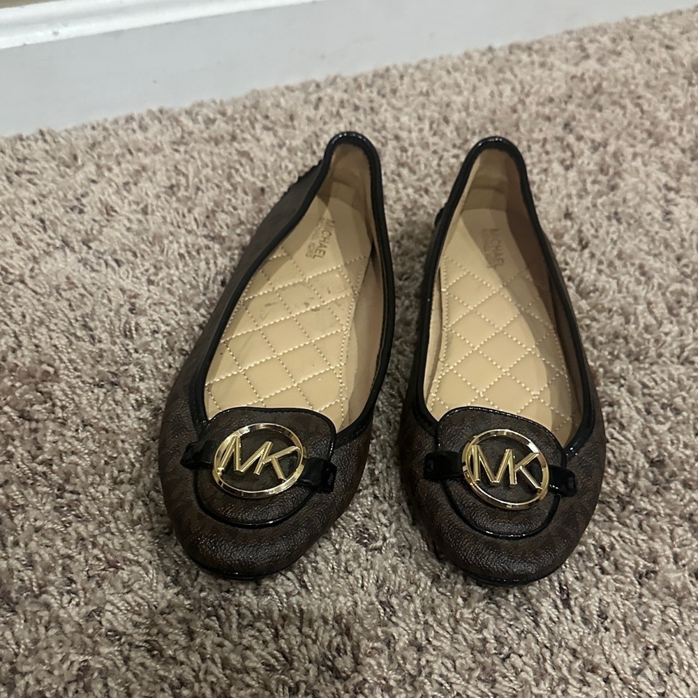NEW Michael Kors Dark Brown Flats with Gold Logo size 8 - Picture 3 of 7